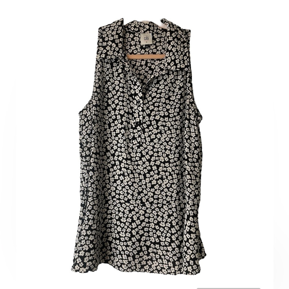 Cabi floral top. Slight flare at the bottom. Button up. Size M R